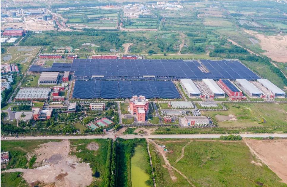 6.jpg 武汉北湖污水处理厂5.4万块光伏板即将铺装完毕(图6)